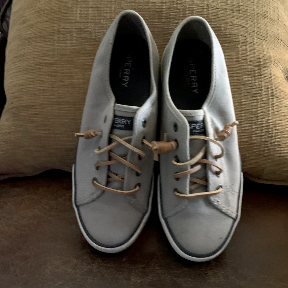 Sperry tennies size 7 PERF!